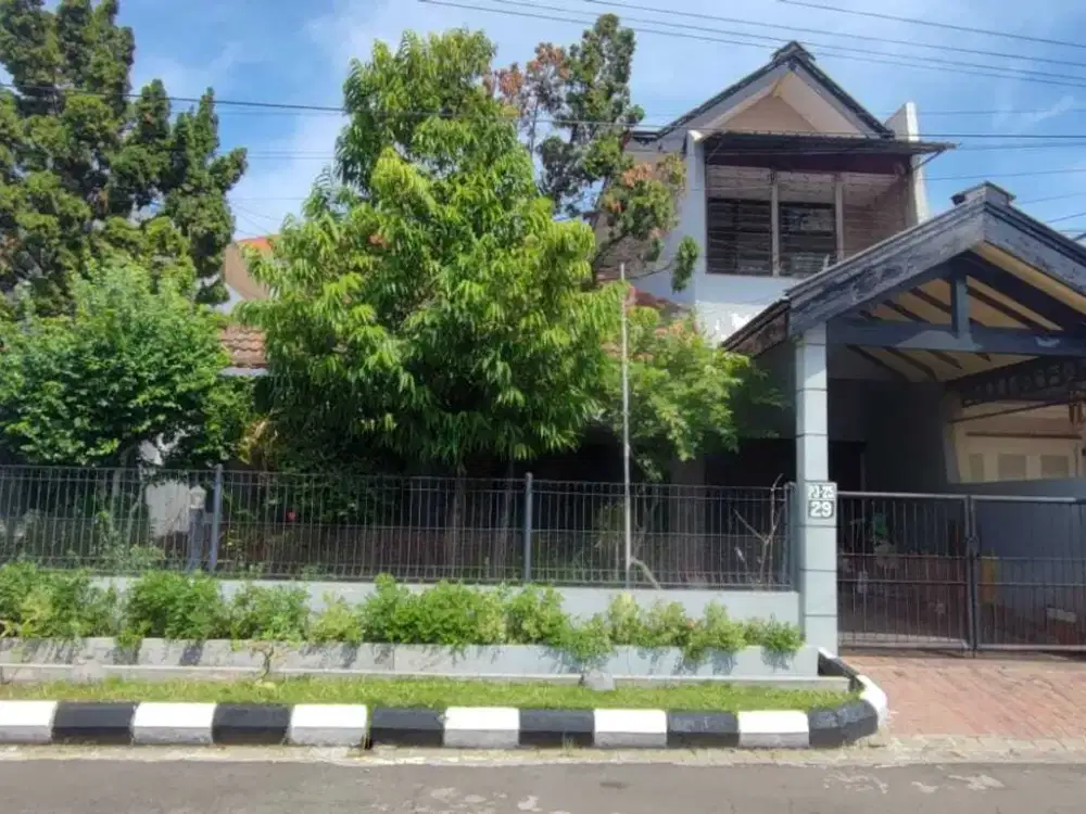 2 Lantai Rumah Terawat di Sutorejo Prima Selatan