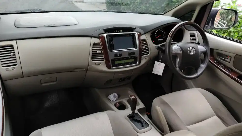 innova Diesel V 2015 matic istimewa