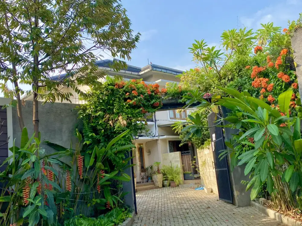 Dijual Rumah modern dekat MRT Lebak Bulus, baru renovasi
