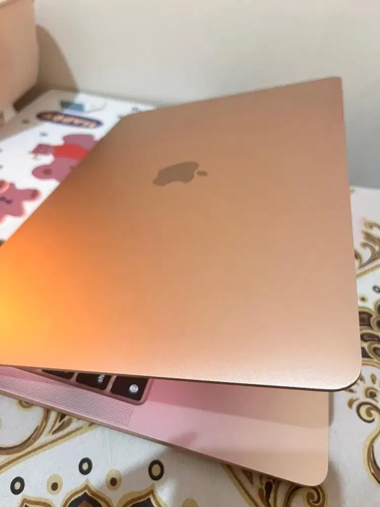 JUAL MACBOOK M1 LIKE NEW
