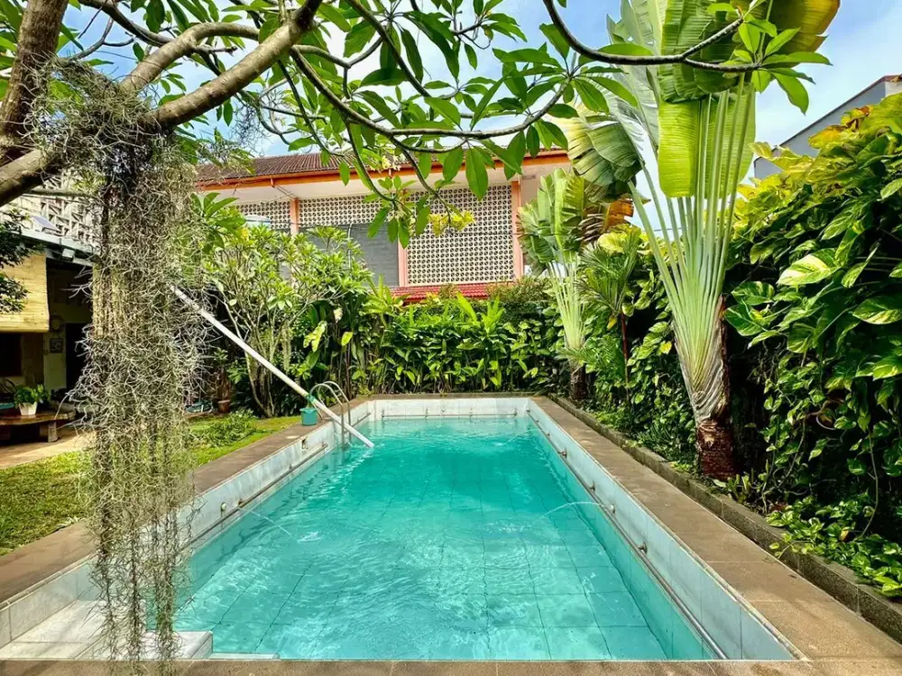 Disewakan Rumah cantik private & tenang dekat MRT Lebak Bulus