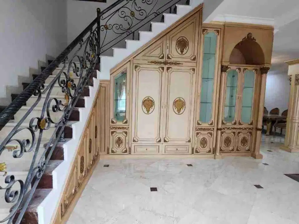 Rumah klasik sewa di Puri Indah dalam cluater, one gate system
