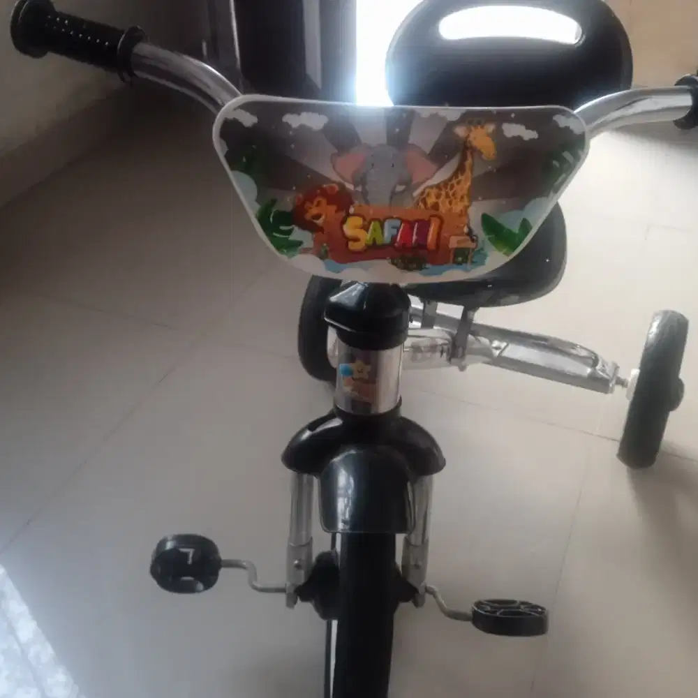 Sepeda anak roda tiga