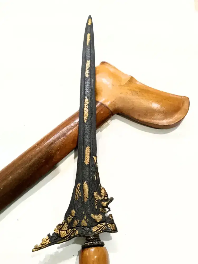 Keris pusaka Nogo Topo Kinatah Lurus