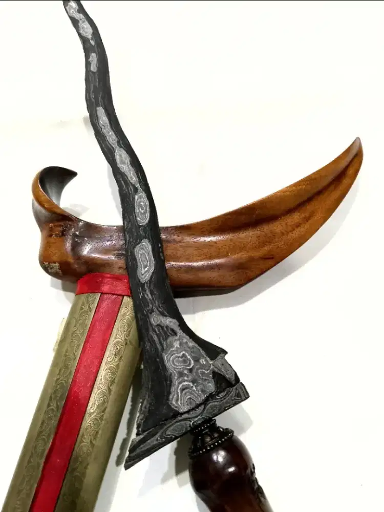 Keris Sepuh Carubuk pamor Tirto Tumetes Warangka Ladrang solo