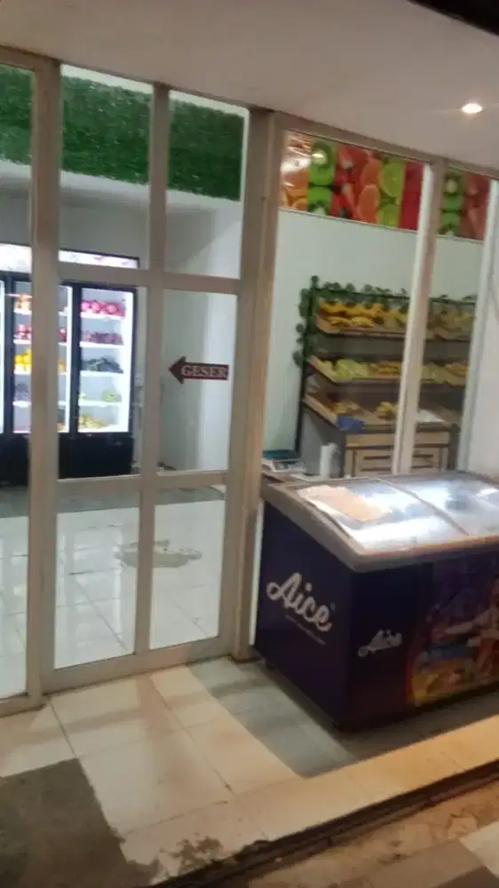 Penjaga Toko buah