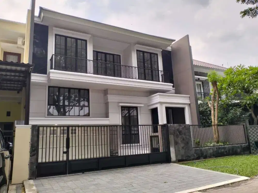 Split Level Rumah Royal Residence American Style