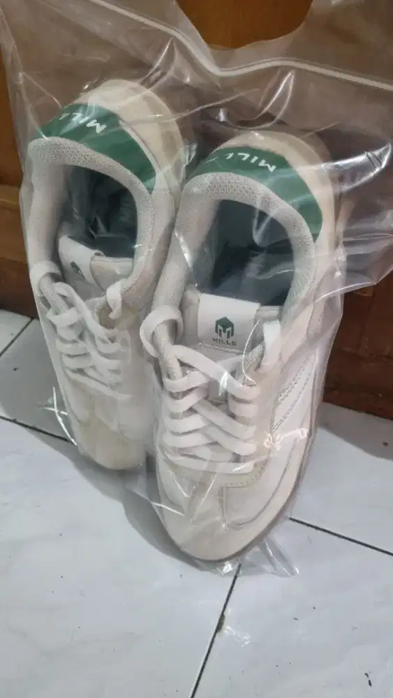 Sepatu Mills Unisex