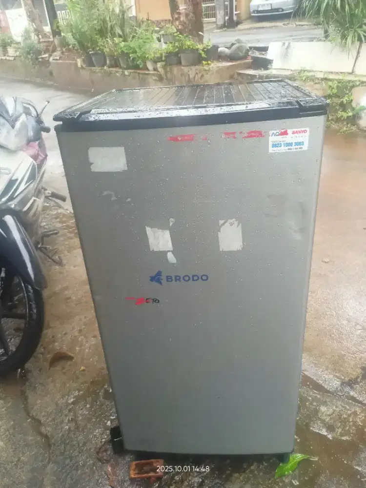 Kulkas Aqua 1 pintu sawangan pasir putih