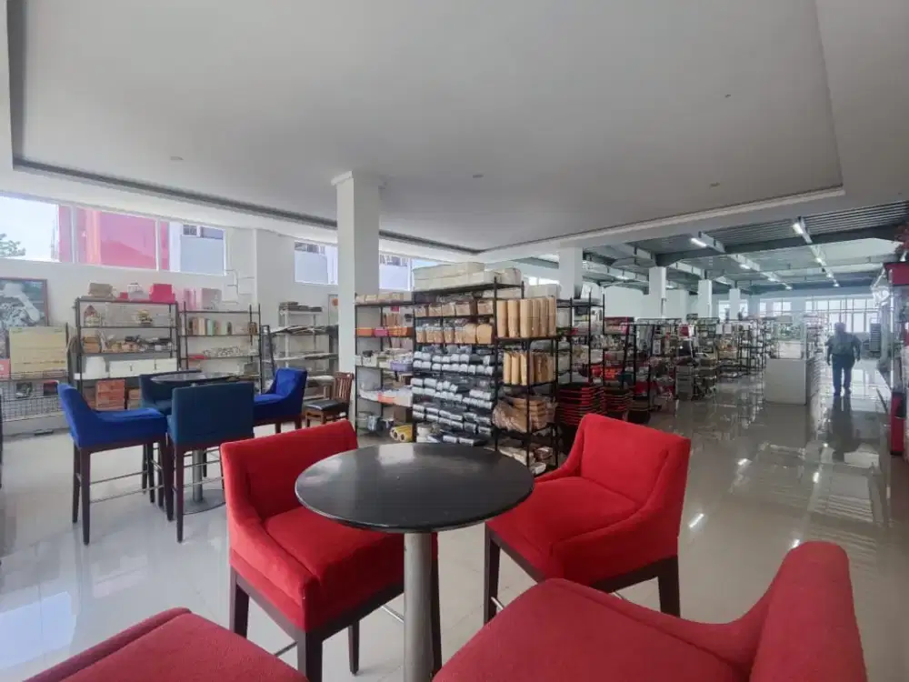 Ruang Usaha Luas Berlokasi Di Tengah Kota, Mainroad Gatot Subroto, Bandung