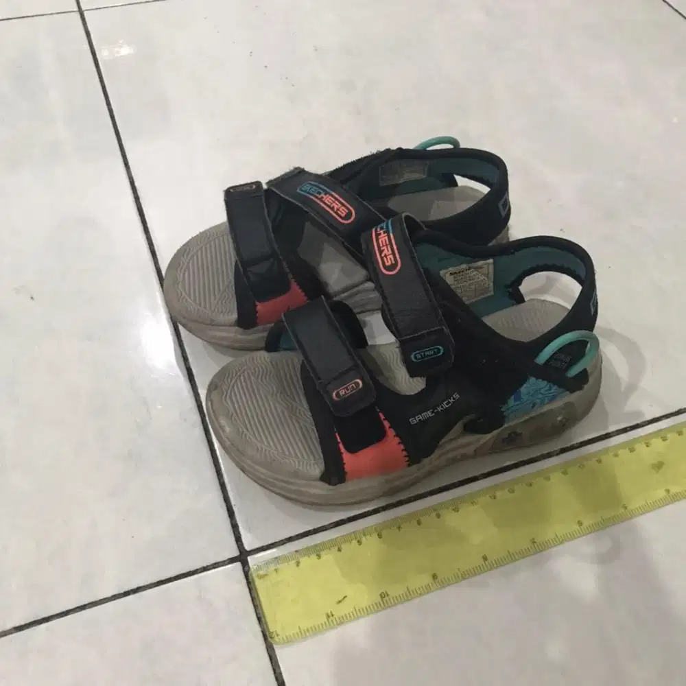 GARAGE SALE Sepatu Sandal Anak Skechers Bekas
