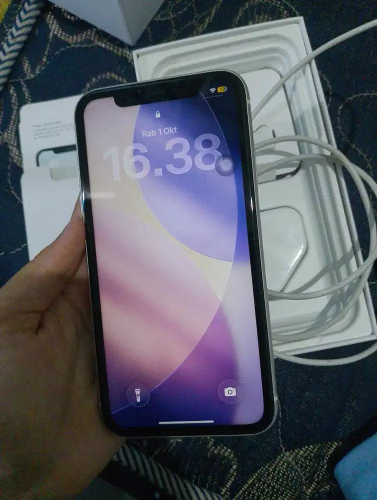 iPhone 11 64GB — WiFi / eSIM