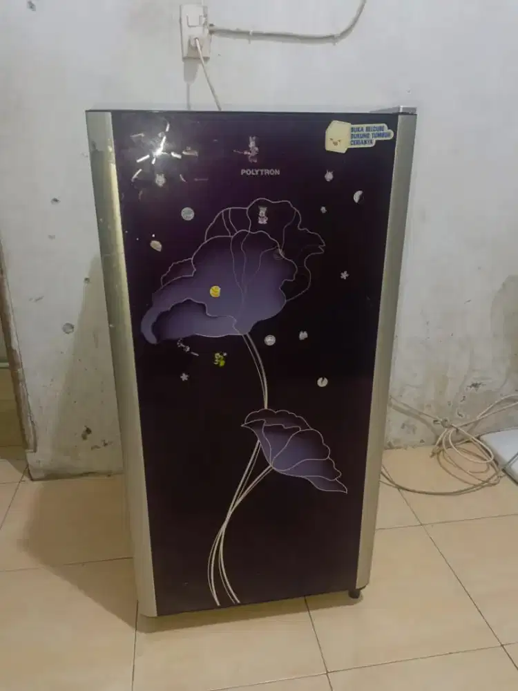 Kulkas 1 pintu merk Polytron