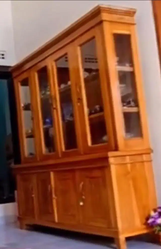 Lemari jati pjangan 4 pintu cantik