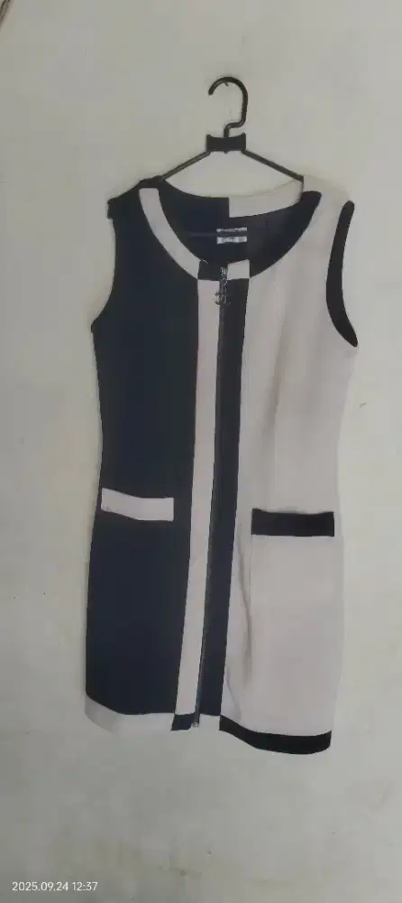 Baju dress motif hitam putih ada sakunya import singapur
