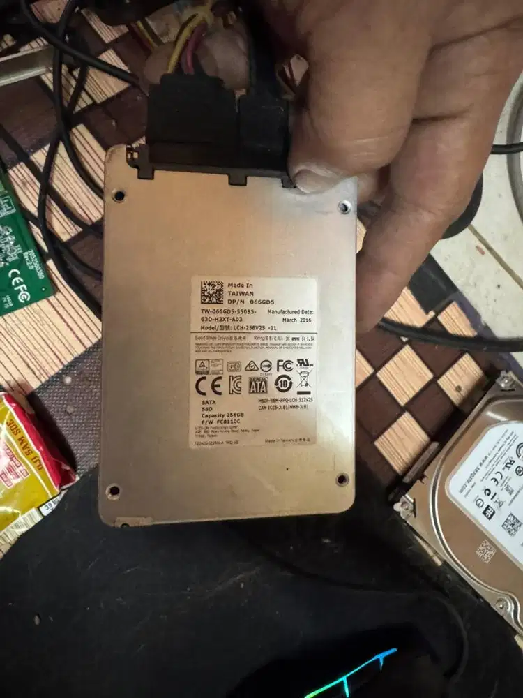 Ssd lite on 256 gb sentinel 100/100 perfek.