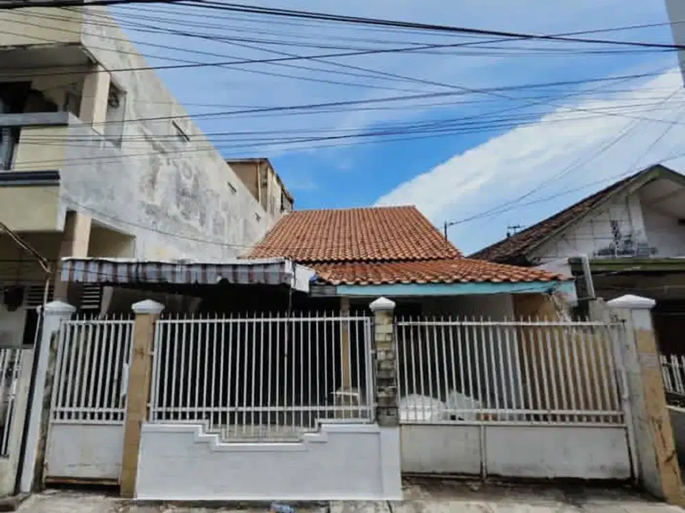 Dijual Rumah Hitung tanah. Cocok dibangun rumah kos. Letak sangat strategis