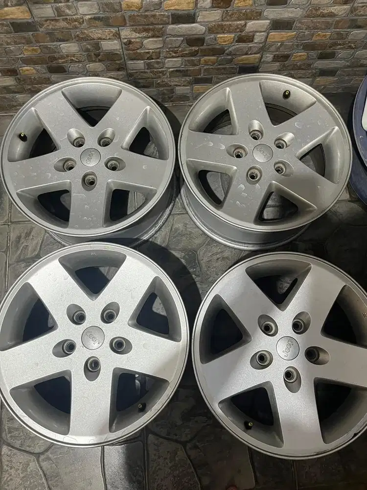 Velg Jeep Original OEM 17 Inch 5 Baut – Kondisi Mulus