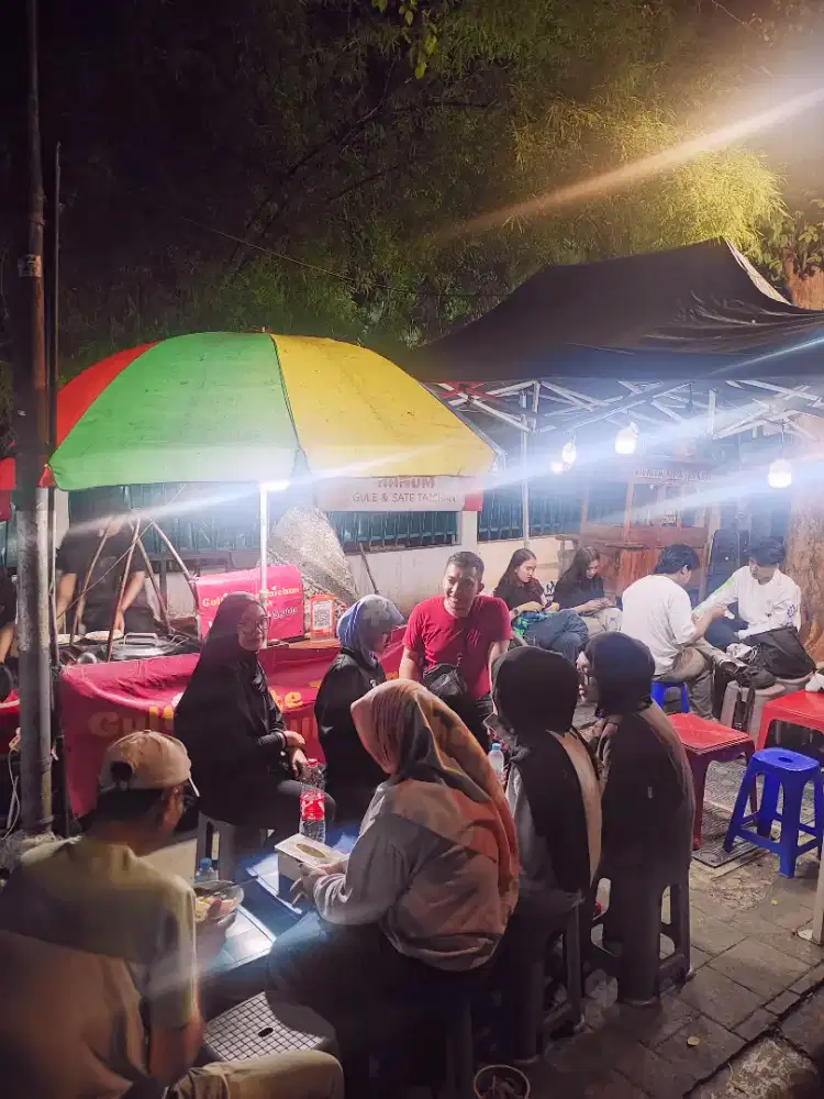 Dibutuhkan laki laki untuk jaga gule & sate taichan