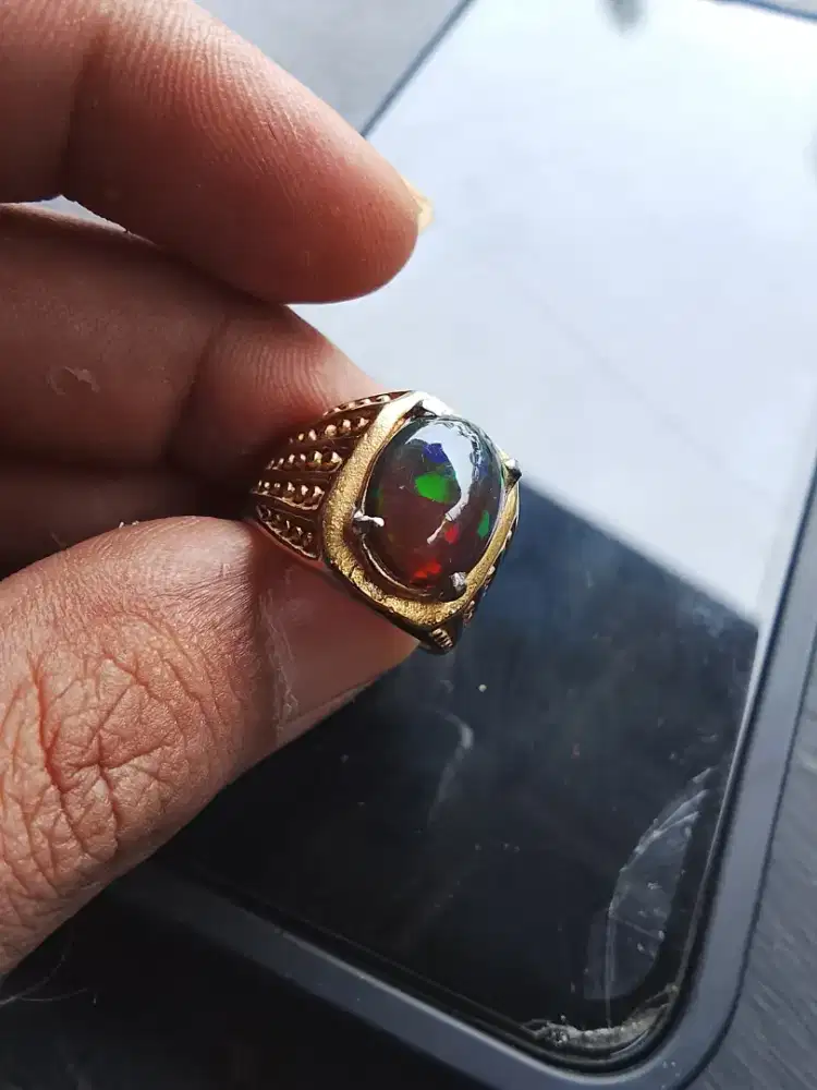 Black opal Cristal jarong