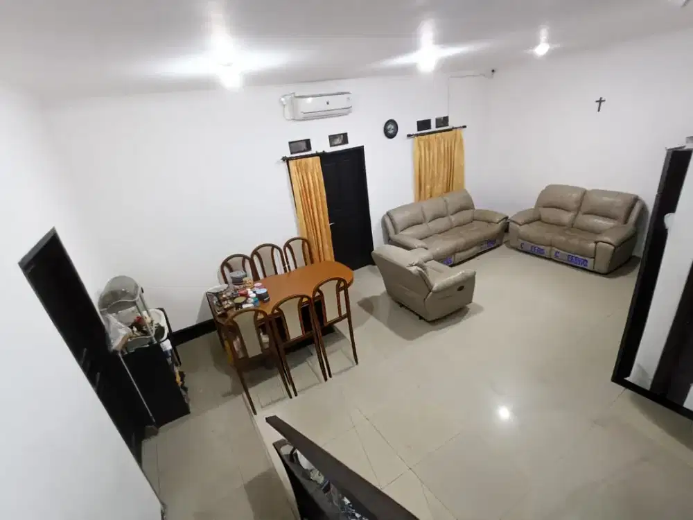 Rumah Strategis Nyaman Besar dan Bagus 2 Lantai di Mekar Wangi Bandung
