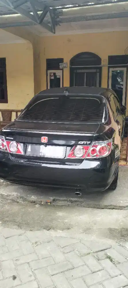Mobil sedan city idsi