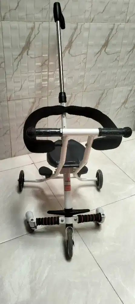 Jual stroller karena yang punya sudah besar