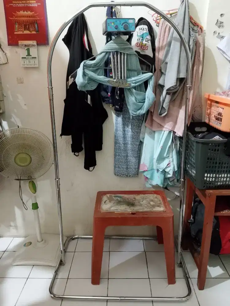 Tiang besi ayunan