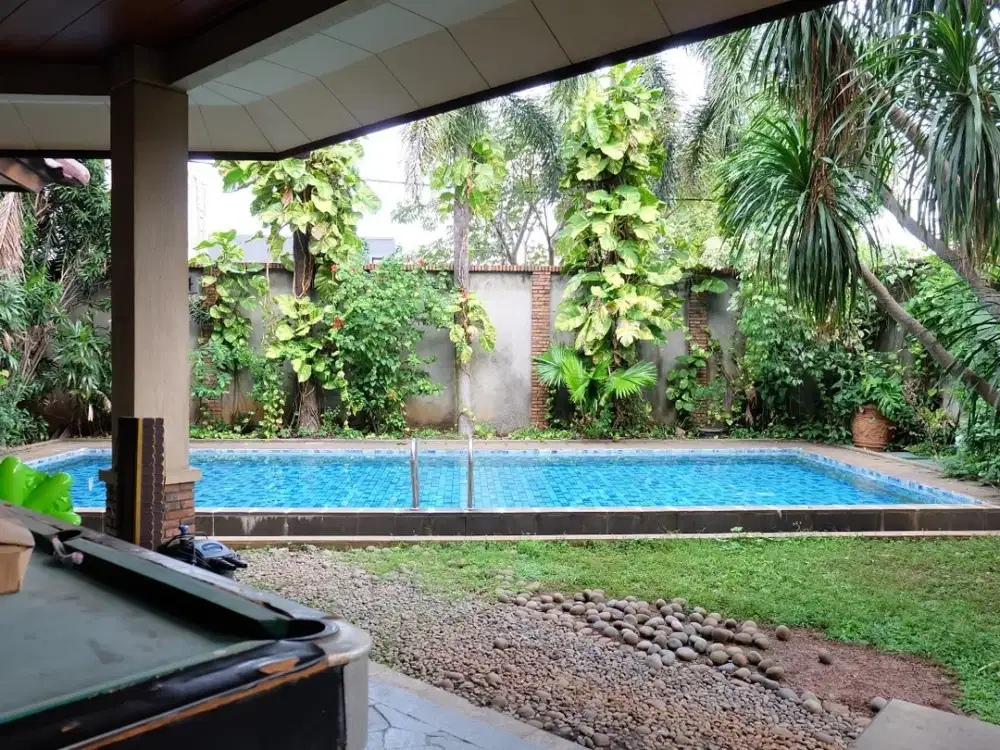 Rumah dalam cluster elite di pondok pinang Kebayoran lama jakarta sela