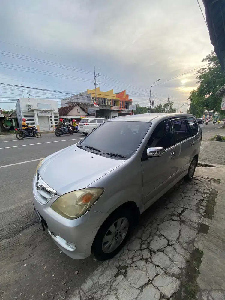 Daihatsu Xenia 2011 Bensin