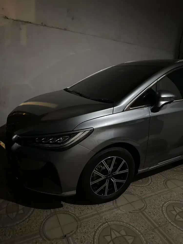Cari supir mobil listrik