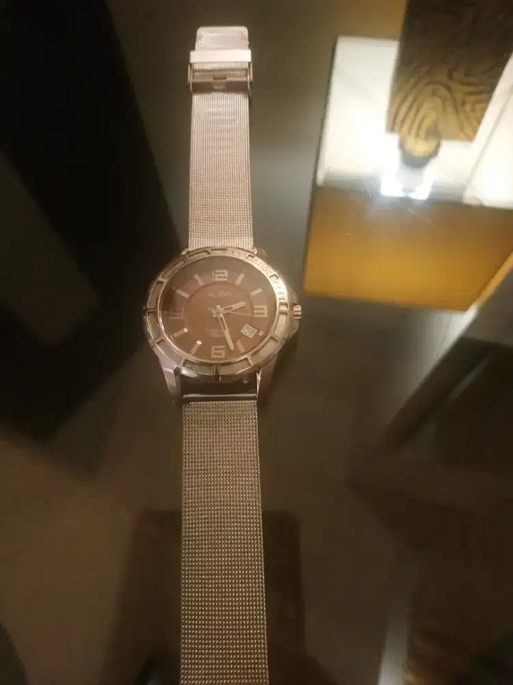 Jam Analog Alba