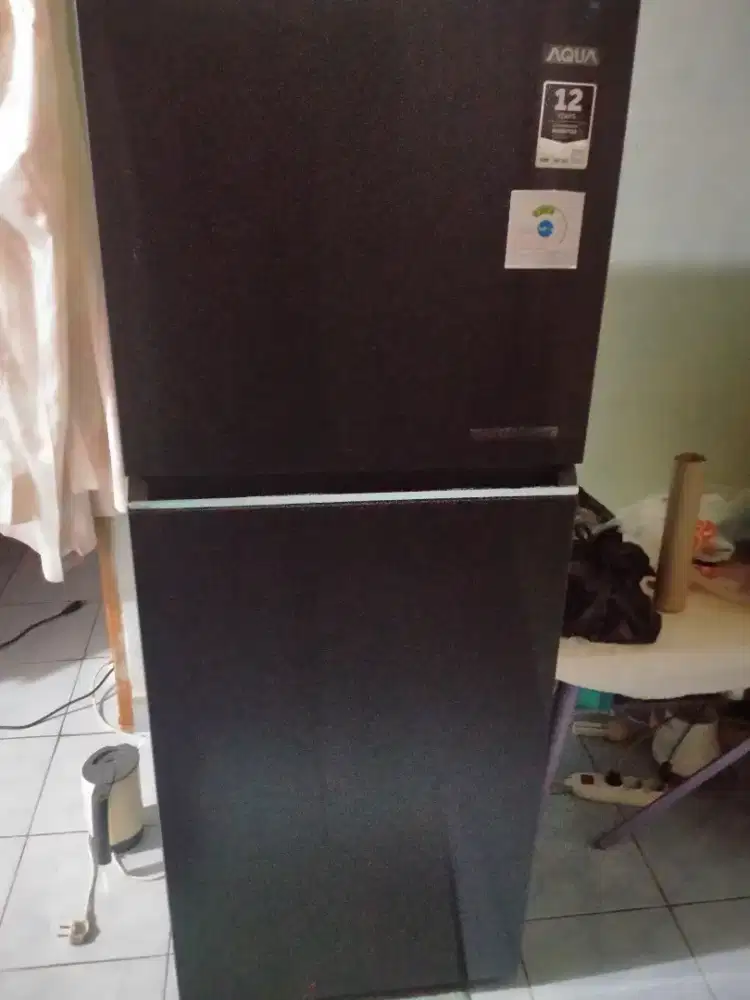 Kulkas 2 pintu merk AQUA