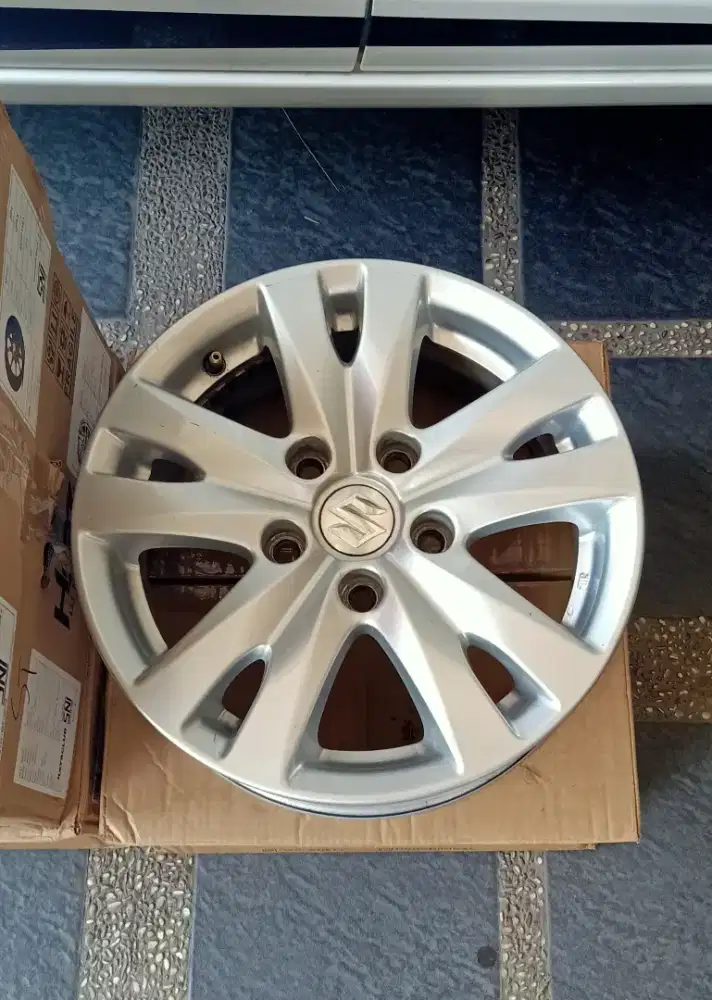 Velg R15 Ori Suzuki Ertiga 2017