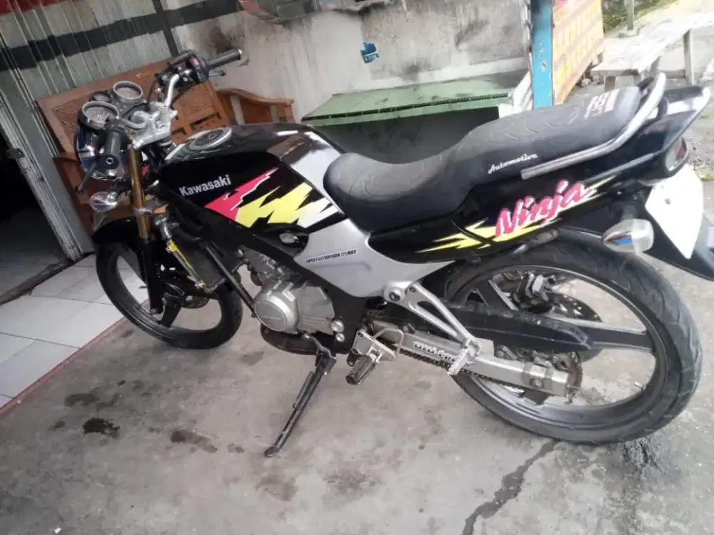 NINJA KIS 1997 HITAM