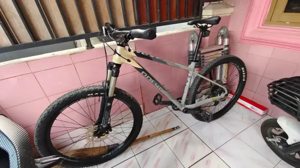 Polygon Xtrada 6 Size M 27.5 Shimano Deore 1x11s