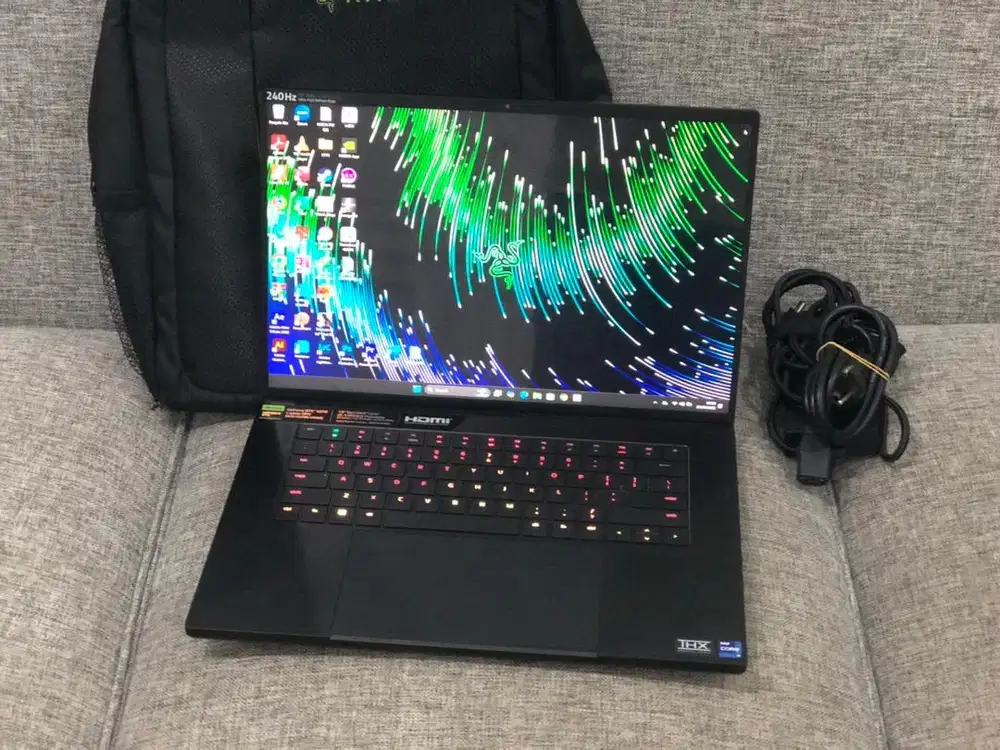 RAZER BLADE 16 RZ09 CORE i9-13950HX RTX 4070 8 GB 240Hz LikeNew 16-1TB