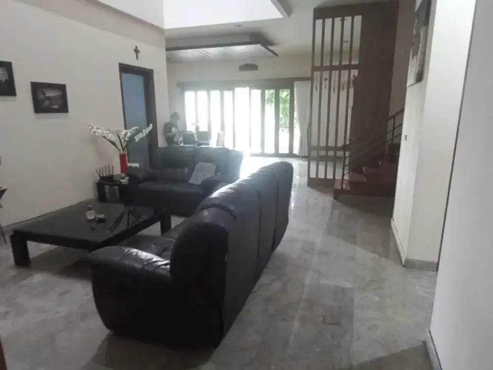Rumah di Kota Baru Parahyangan, Mewah Strategis Siap Huni