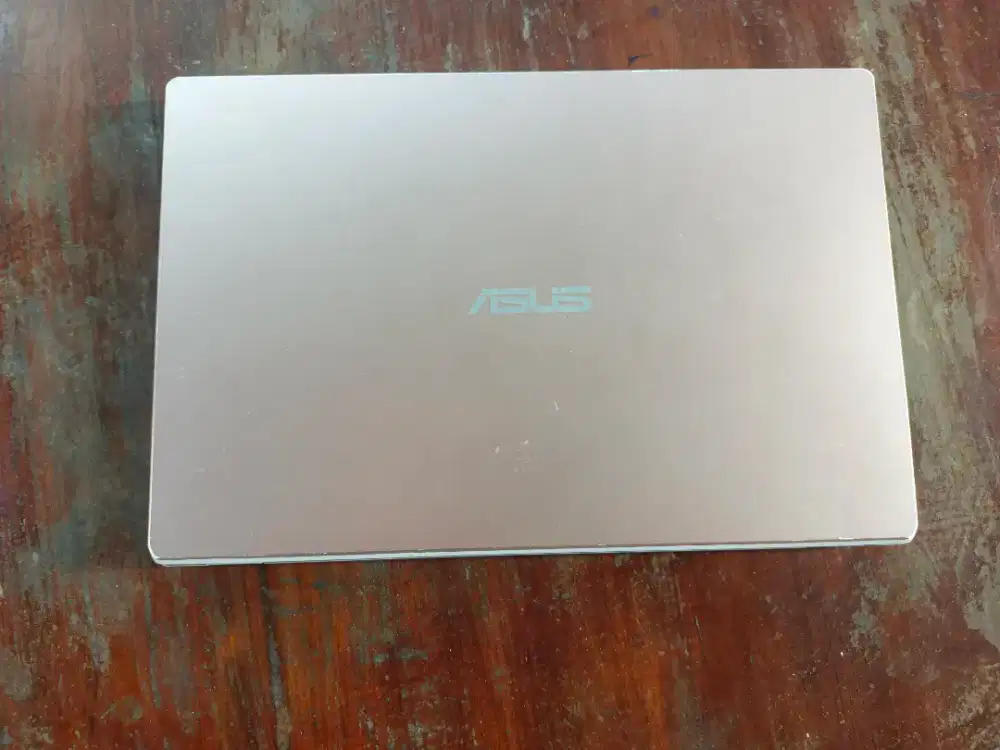 Asus E410MA Intel Celereon N4020, RAM 4 GB, SSD 256gb laptop cas ori