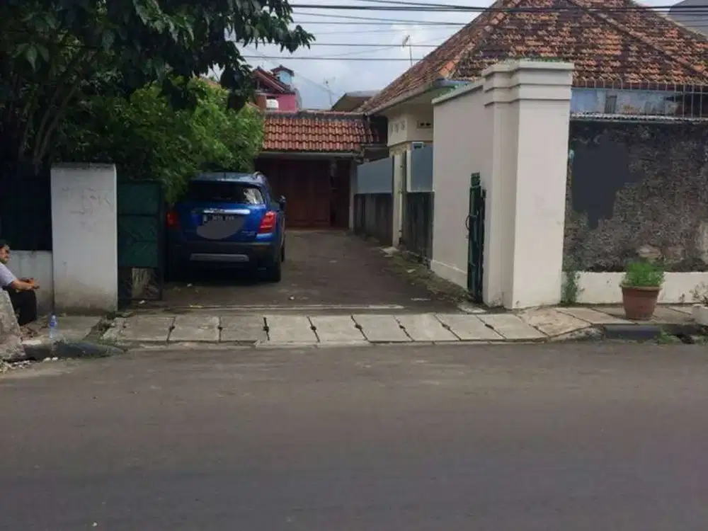 Dijual rumah 1 1/4 lantai di daerah elite menteng jakarta pusat