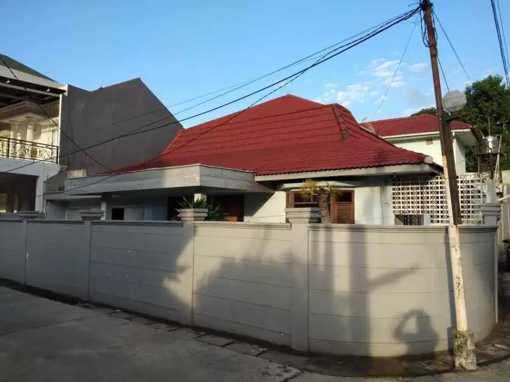 Dijual Rumah bagus 2 lantai  di Pejaten lokasi strategis