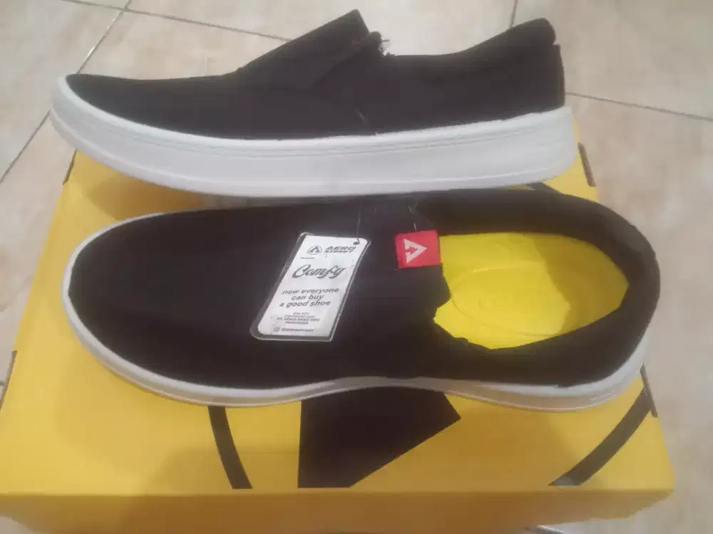 Sepatu aerostreet slip on comvy size 41 black white bnwt