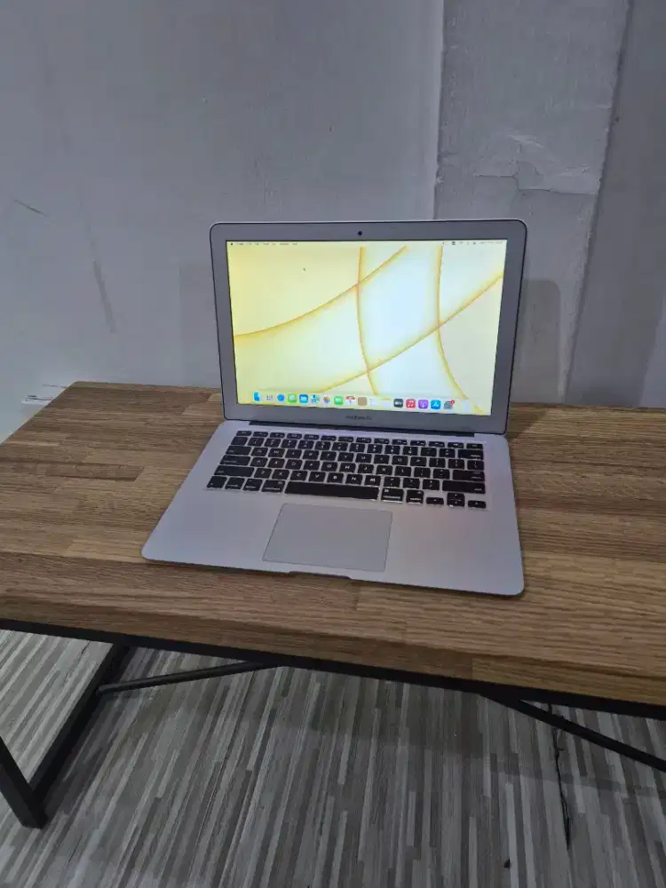 Macbook Air 13 inch 2017 Ram 8GB SSD 128GB Gratis Instal Aplikasi