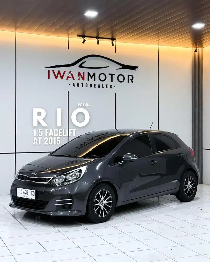 ISTIMEWA! Kia Rio Facelift AT Tahun 2015