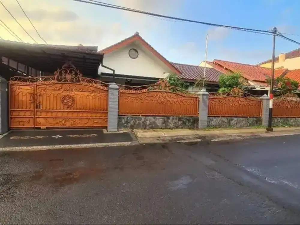 Di Jual Rumah Asri 1.5 Lantai Strategis di Makasar, Jakarta Timur