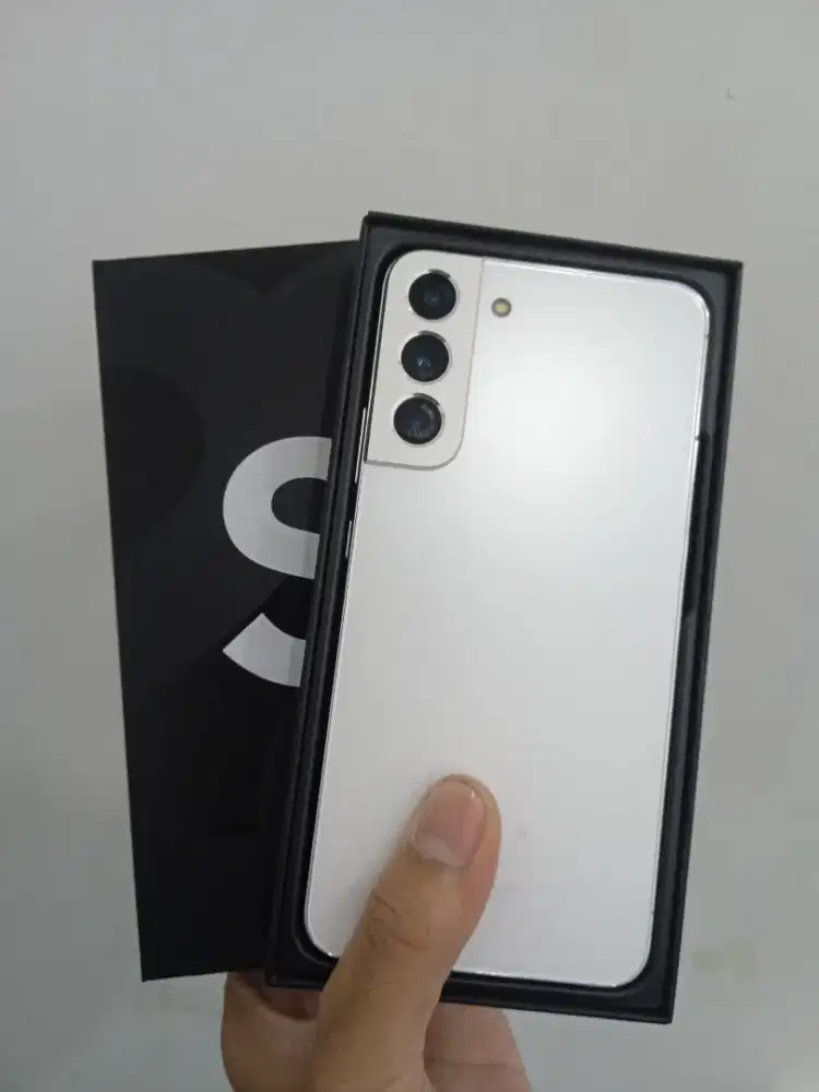 samsumg s22 plus 8/256GB silver