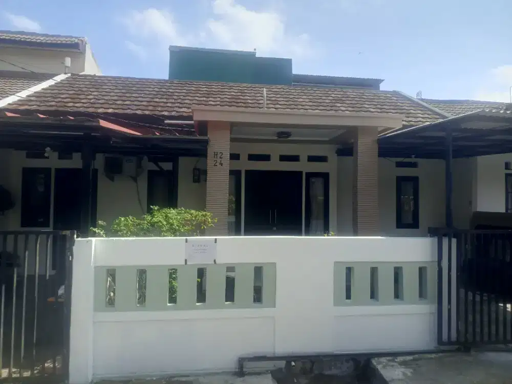 Di jual kondisi dua rumah jadi satu. Lokasi sangat strategis kota BGR