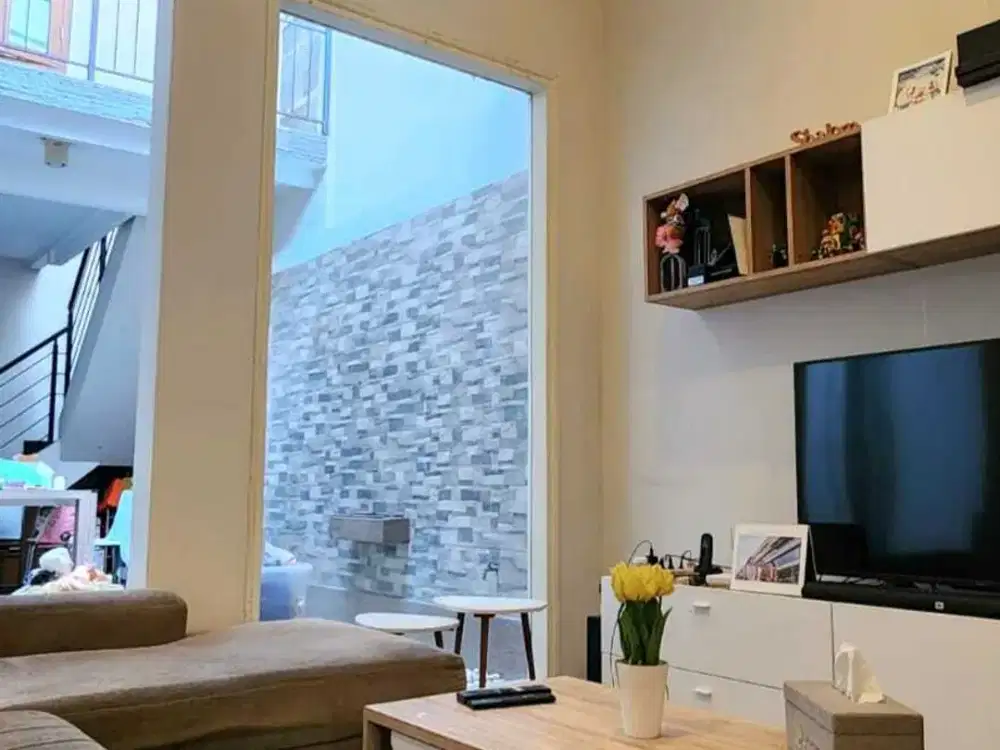 Rumah Hook 1,5 Lantai di Kota Baru Parahyangan Jingganagara