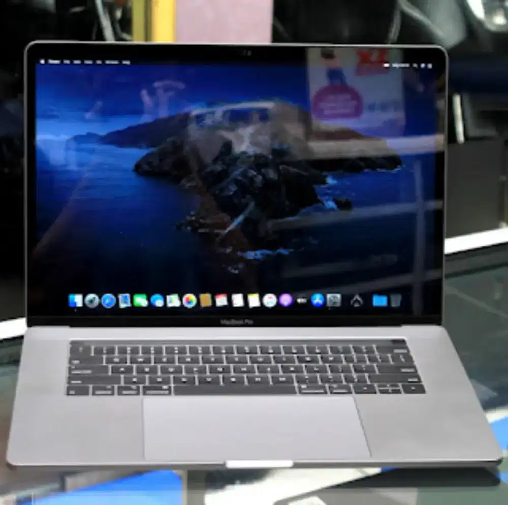 Macbook Pro 2019 Touchbar i7 16/256 dual vga 15inch