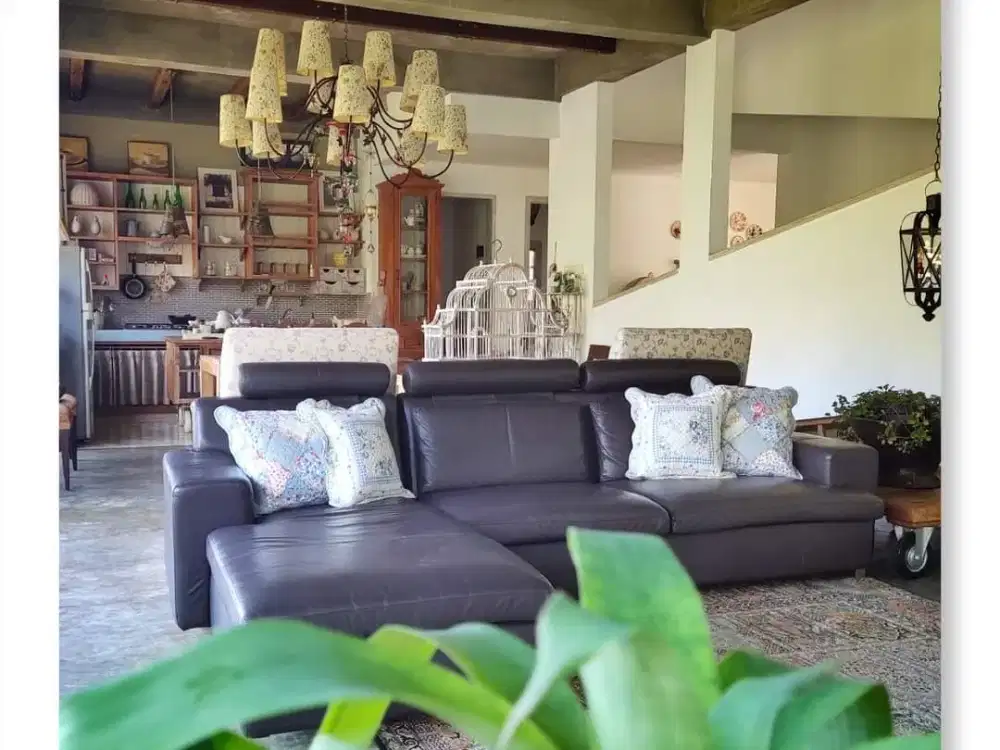 DIJUAL RUMAH VILLA CANTIK 2LT, GAYA EROPA DI VILLA DAGO PAKAR BANDUNG